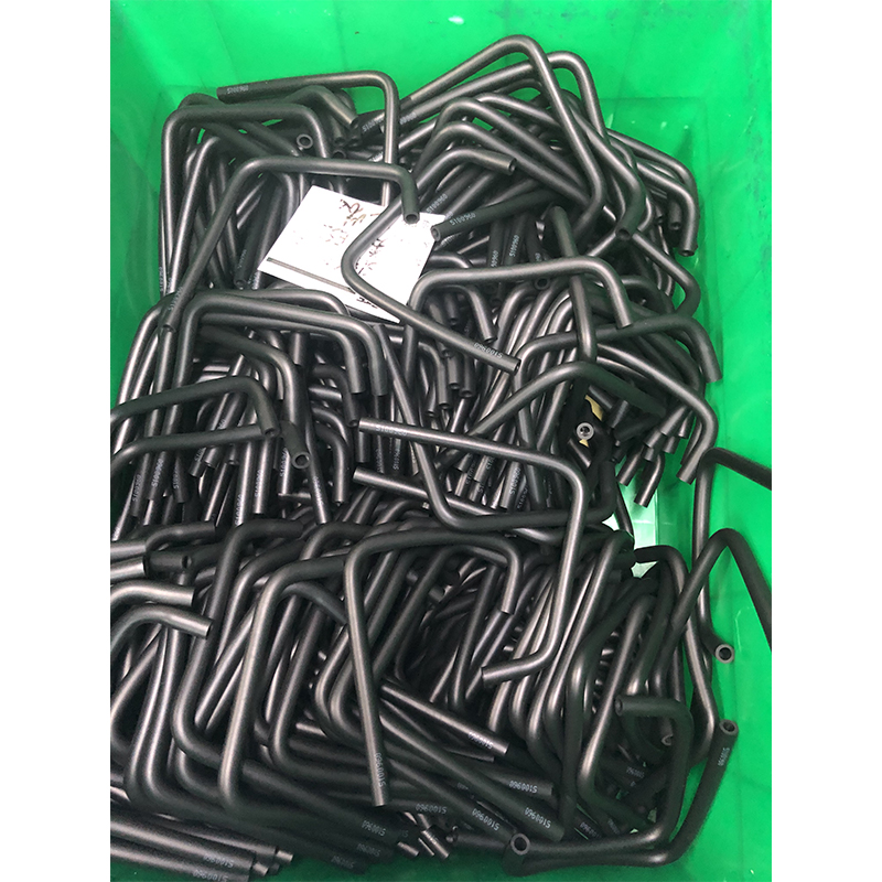 Customized black NBR CSM formed rubber hose  FKM ECO fuel line hose supplier